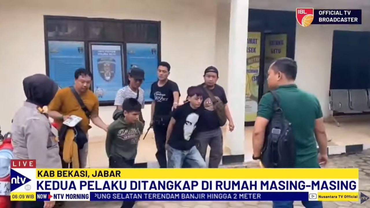 Polisi berhasil meringkus dua pelaku begal sadis terhadap seorang lansia di Jalan Tampian, Desa Tamansari, Kecamatan Setu, Kabupaten Bekasi, Jawa Barat.