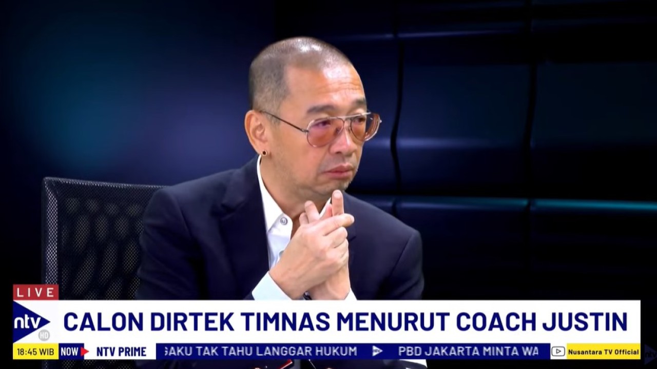 Coach Justin saat menjadi narasumber dalam program DonCast yang dipandu dua jurnalis senior Nusantara TV, Don Bosco Selamun dan Donny de Keizer, Kamis (23/1/2025) malam.