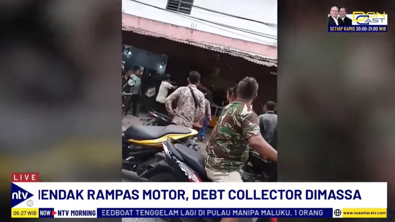 Satu unit motor milik debt collector menjadi sasaran amukan warga di Jalan Panglima Polem, Kisaran Barat, Asahan, Sumatera Utara.