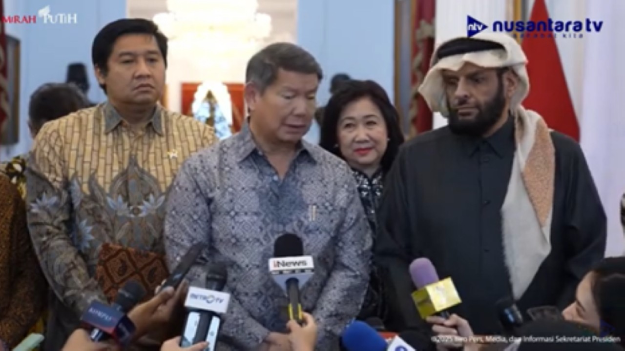 Ketua Satgas Perumahan Hashim Djojohadikusumo memberikan keterangan pers terkait penandatanganan MoU Indonesia-Qatar untuk proyek hunian