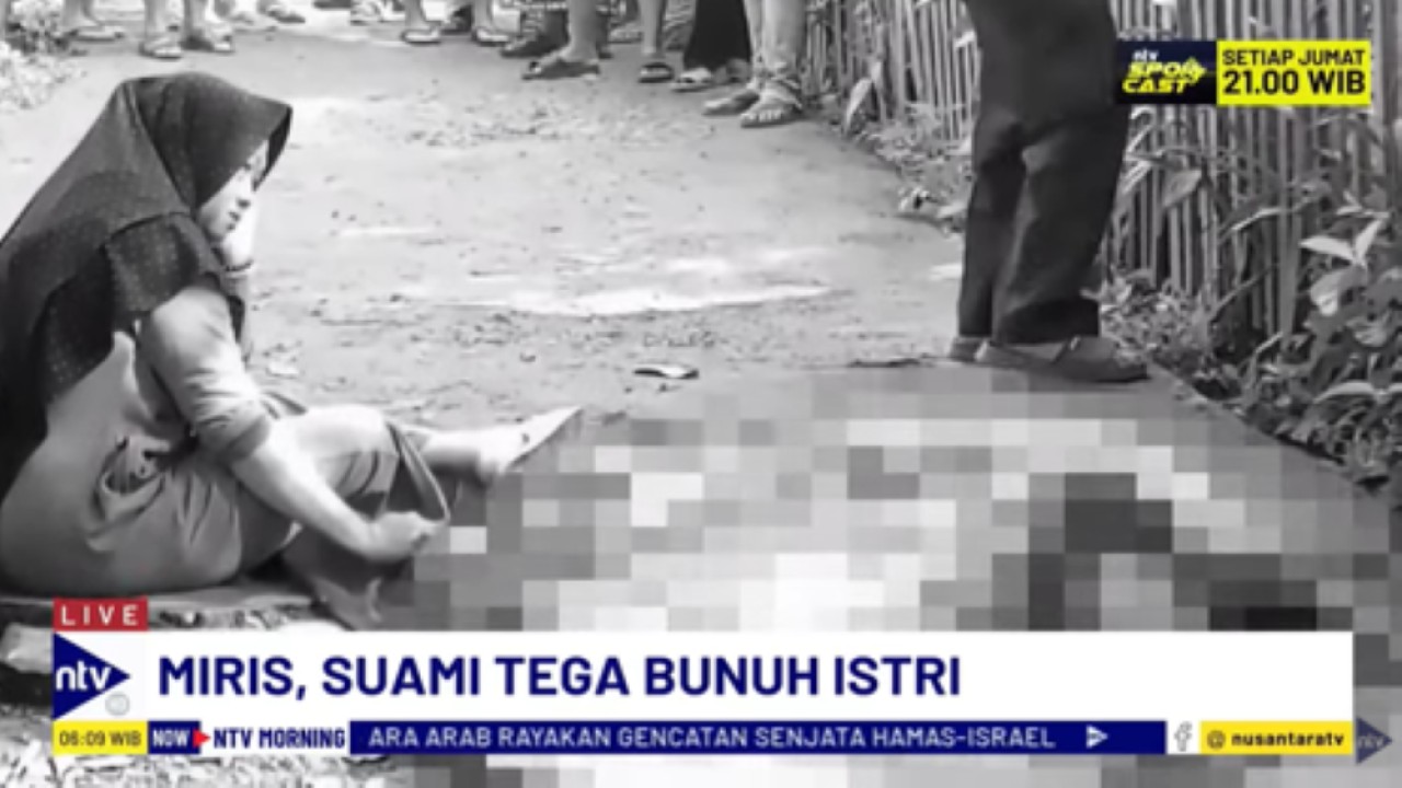 Jasad istri yang menjadi korban pembunuhan yang dilakukan oleh suaminya sendiri tergeletak di jalan