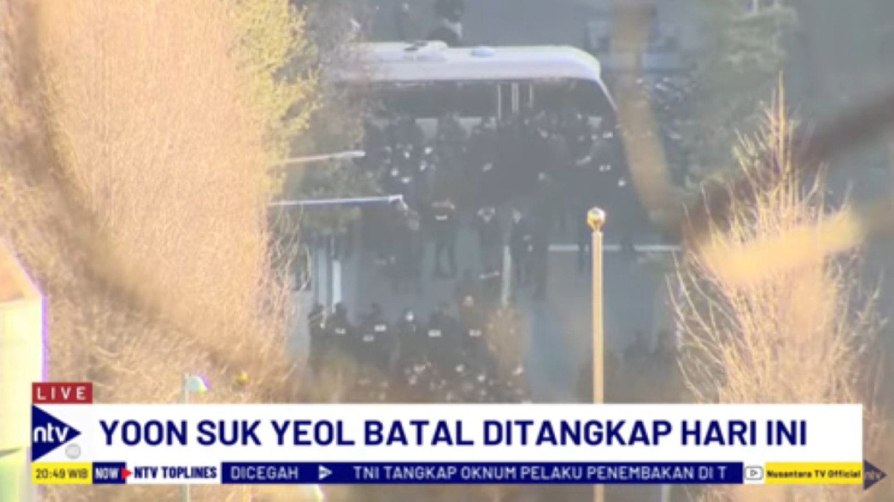 Pihak berwenang Korsel gagal menangkap Presiden Yoon Suk Yeol karena diadang Paspampres