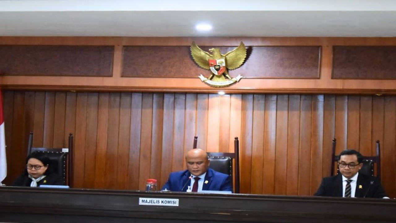 Suasana Sidang Pembacaan Putusan Perkara 03/KPPU-1/2024 (Google) di Jakarta, Selasa (21/1/2025). ANTARA/HO-Humas KPPU