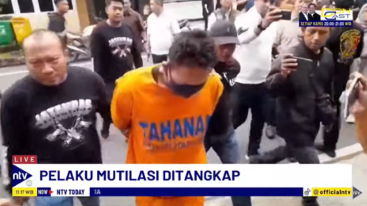 Pelaku mutilasi di Ngawi RTH alias Antok digiring petugas kepolisian