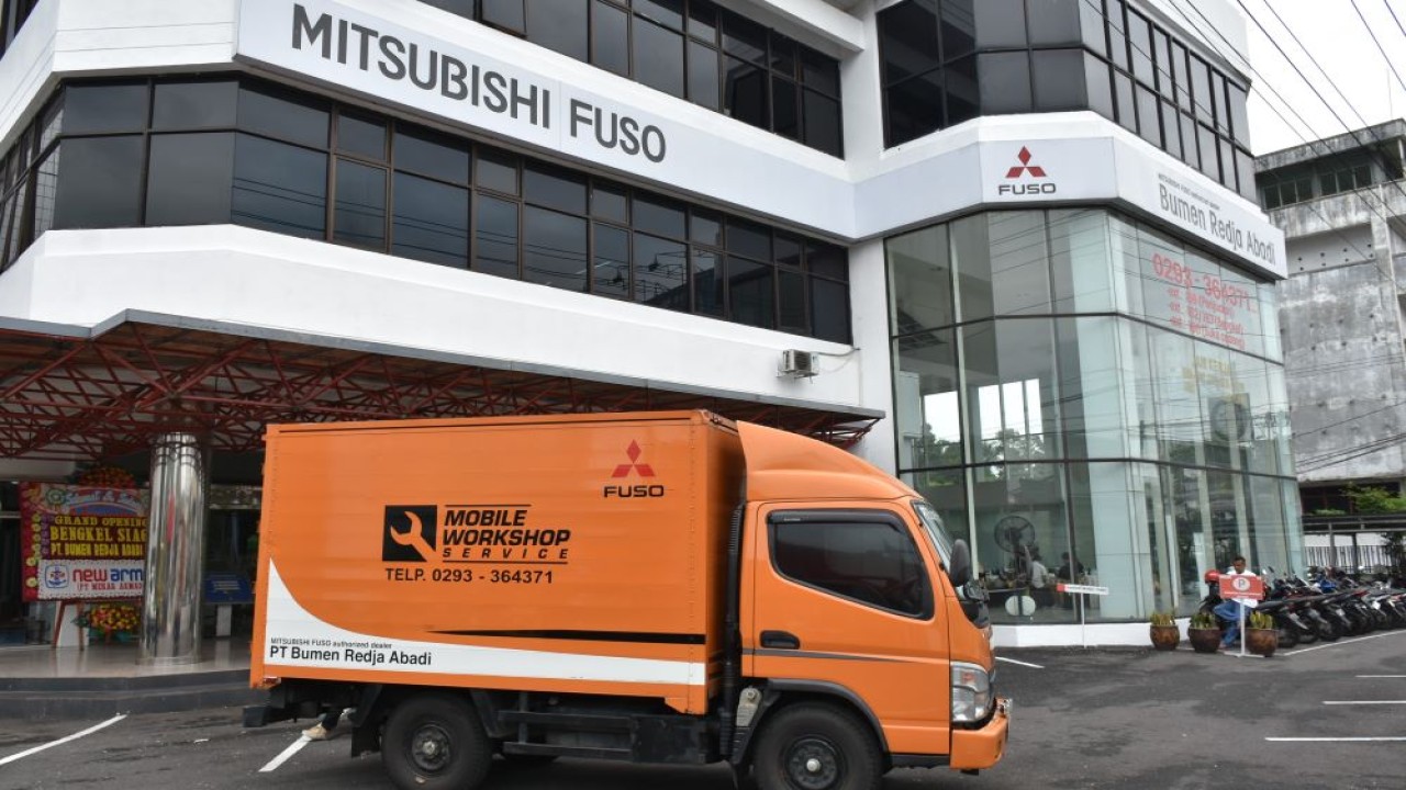 Mitsubishi Fuso menghadirkan dua Bengkel Siaga 24 Jam pada awal tahun 2025. (Foto: Istimewa/KTB)