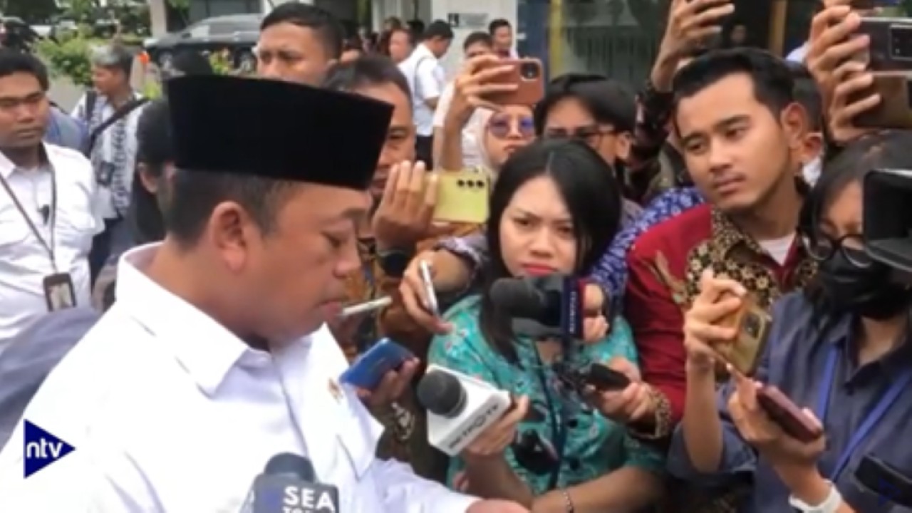 Menteri ATR/BPN Nusron Wahid memberikan keterangan pers terkait HGB di laut Sidoarjo