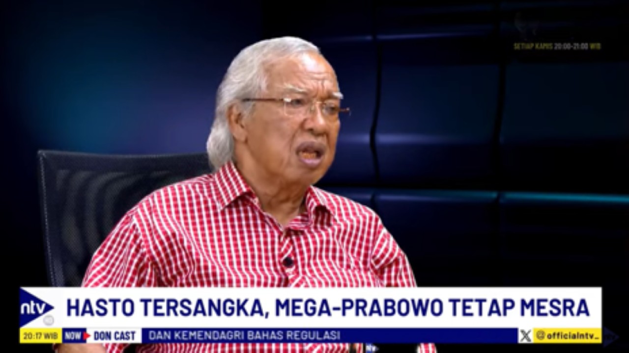 Politisi senior PDI Perjuangan Panda Nababan dalam acara DonCast di Nusantara TV