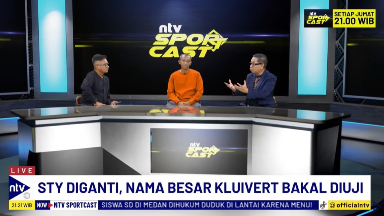 Mantan pemain timnas Indonesia, Aris Indarto dalam program SportCast Nusantara TV, Jumat, 10 Januari 2025, yang dipandu jurnalis senior Boy Noya dan Ronny Pangemanan.