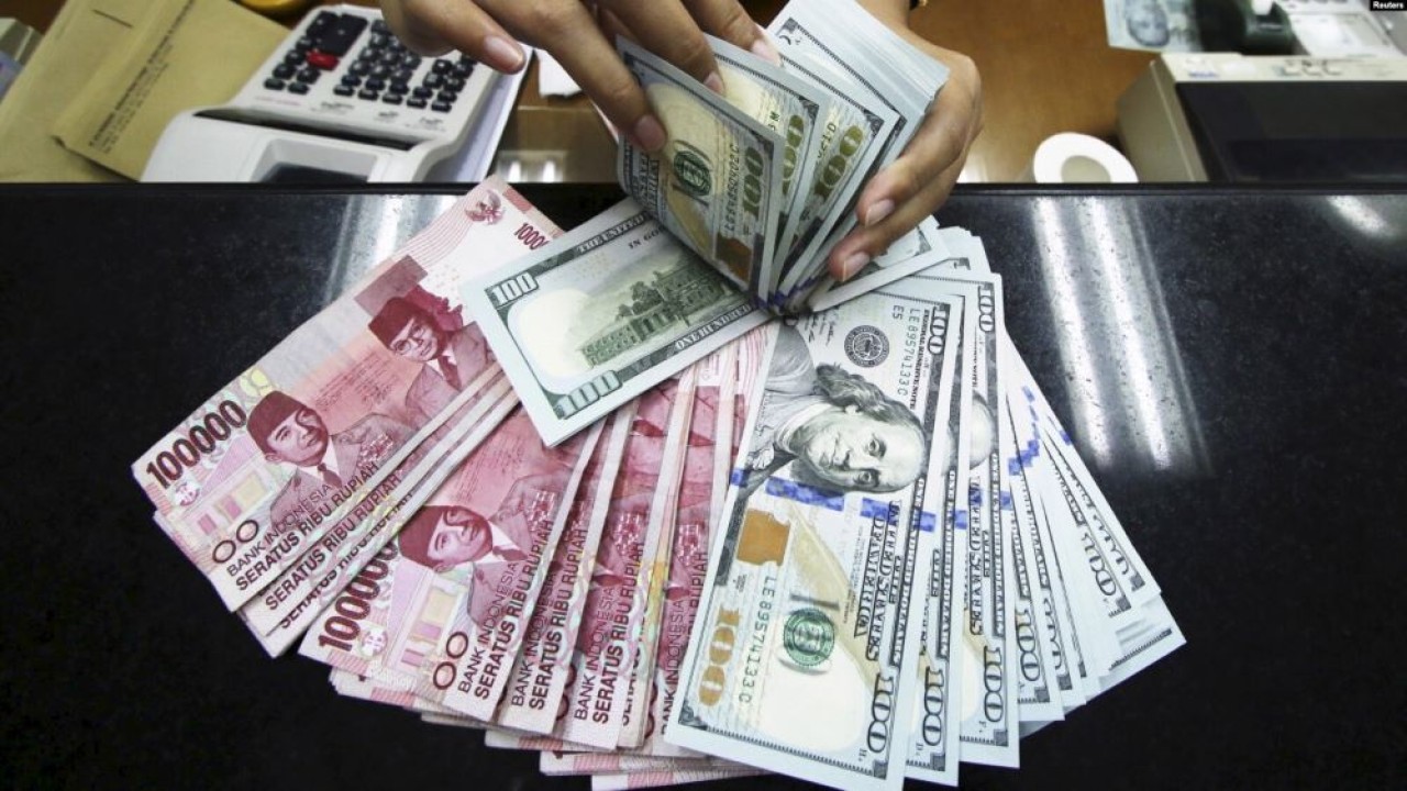 Mata uang Rupiah dan Dolar AS/ist