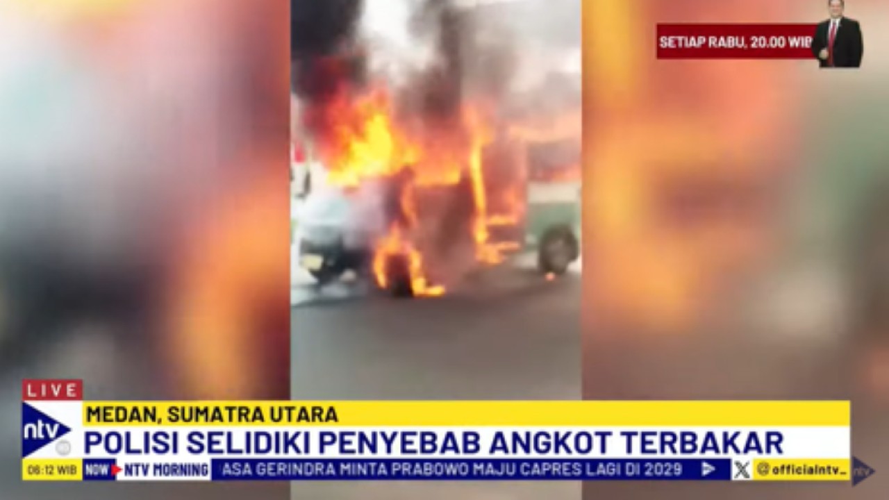 Sebuah angkot tiba-tiba terbakar usai mengisi BBM