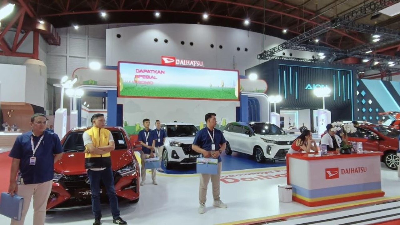 Daihatsu menghadirkan empat model kendaraan di IIMS 2025. (Foto: Adiantoro/NTV)