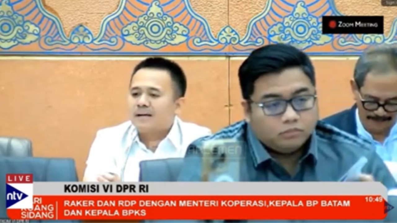 Anggota Komisi VI DPR RI Mufti Anam (belakang, memakai kemeja putih) saat Raker dan RDP dengan Menteri Koperasi Kepala BP Batam dan Kepala BPKS