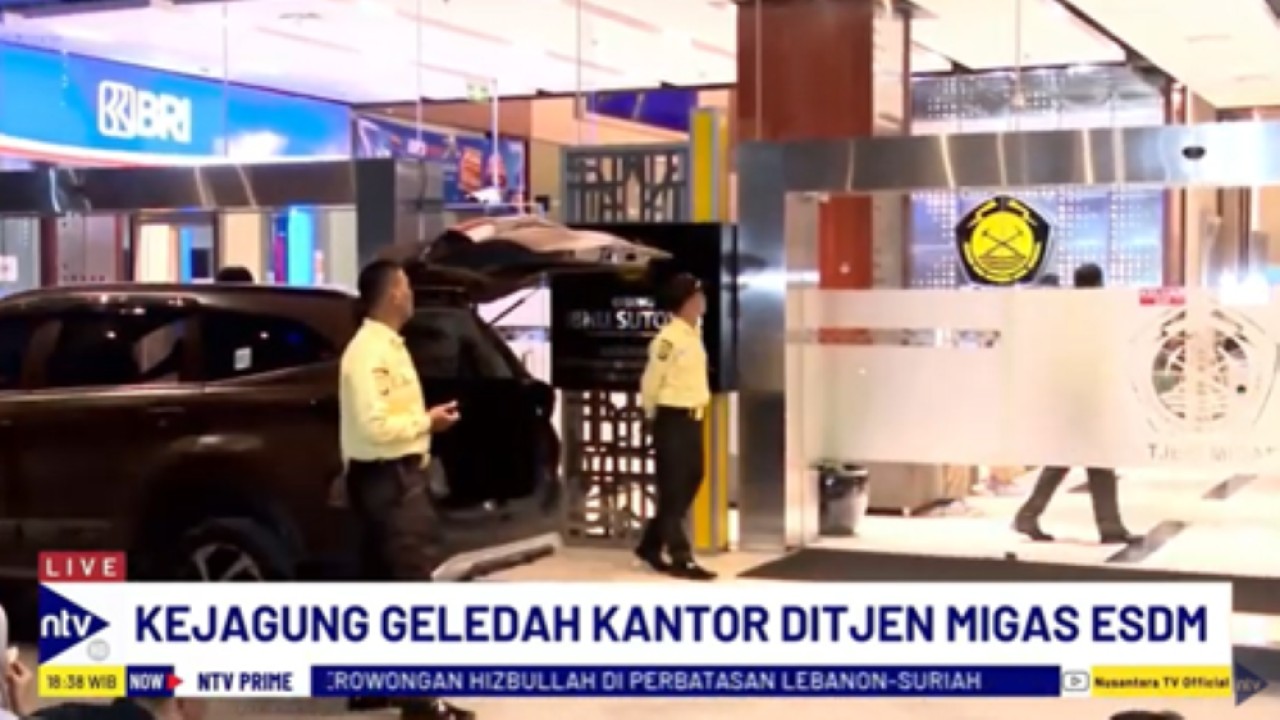 Kejaksaan Agung menggeledah kantor Direktorat Jenderal Minyak dan Gas Kementerian Energi dan Sumber Daya Mineral di kawasan Kuningan Jakarta Selatan