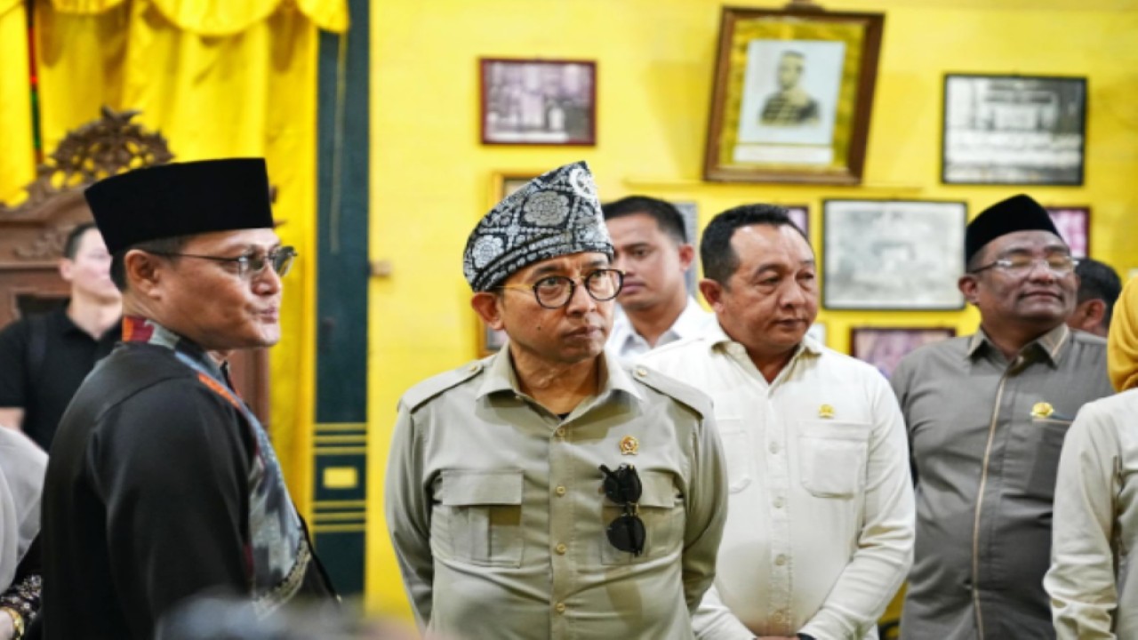 Menteri Kebudayaan Fadli Zon mengunjungi Istana Kadriah Kesultanan Pontianak/Foto: Istimewa