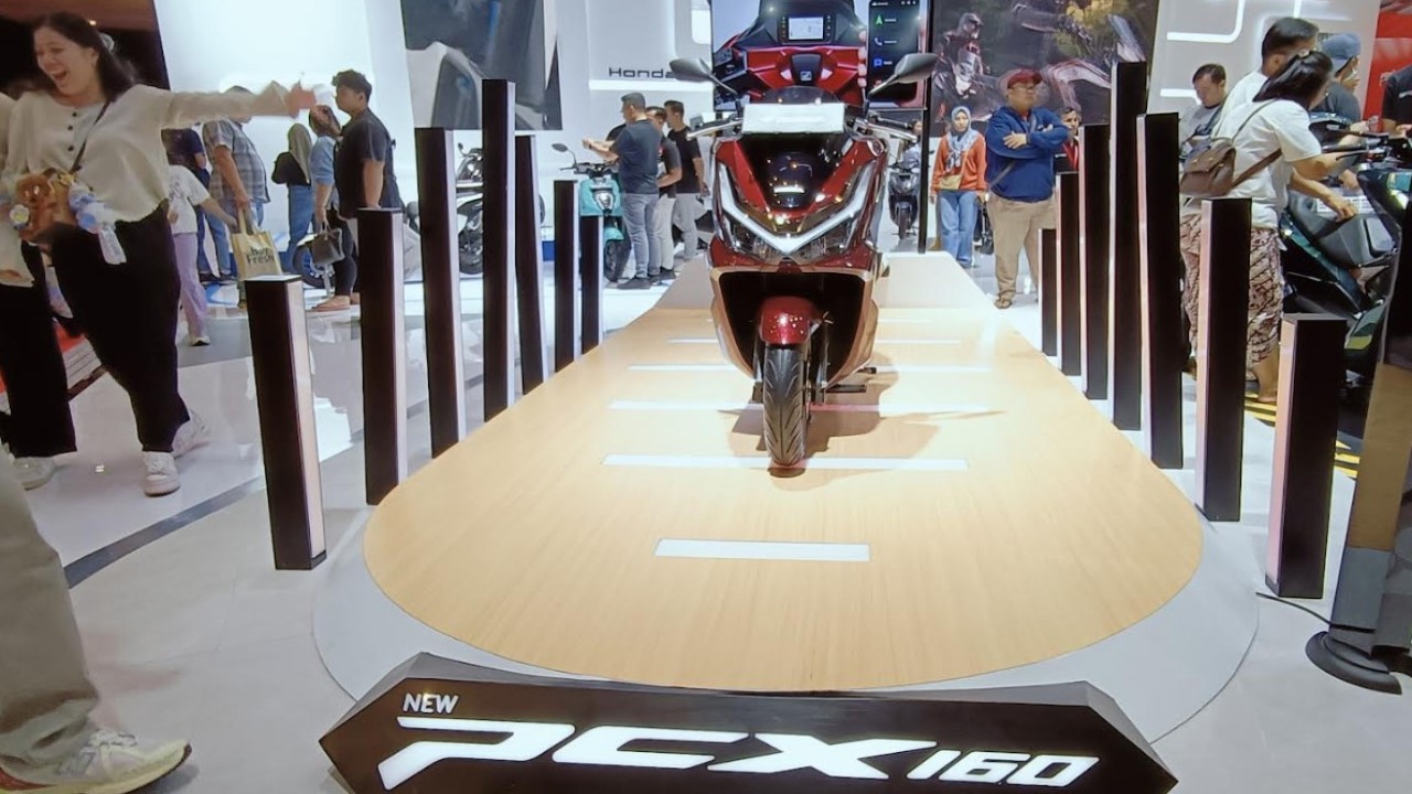 New Honda PCX 160 menjadi primadona di zona Big Scooter dalam booth AHM. (Foto: Adiantoro/NTV)