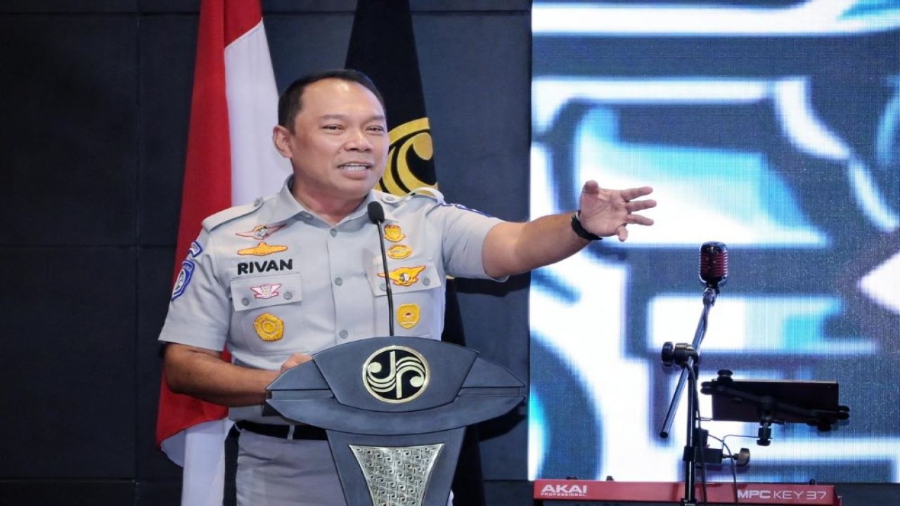 Direktur Utama Jasa Raharja, Rivan A. Purwantono menyampaikan capaian Jasa Raharja sepanjang 2024 dalam acara Media Gathering di Jakarta/Foto: Istimewa