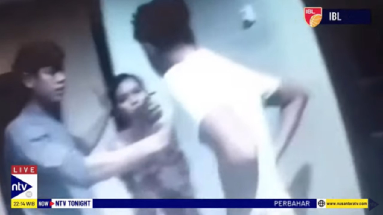 Kepala Desa terpilih di Kabupaten Melawi Kalimantan Barat dipergoki istri sahnya saat tengah memadu Kasih dengan seorang wanita di sebuah hotel