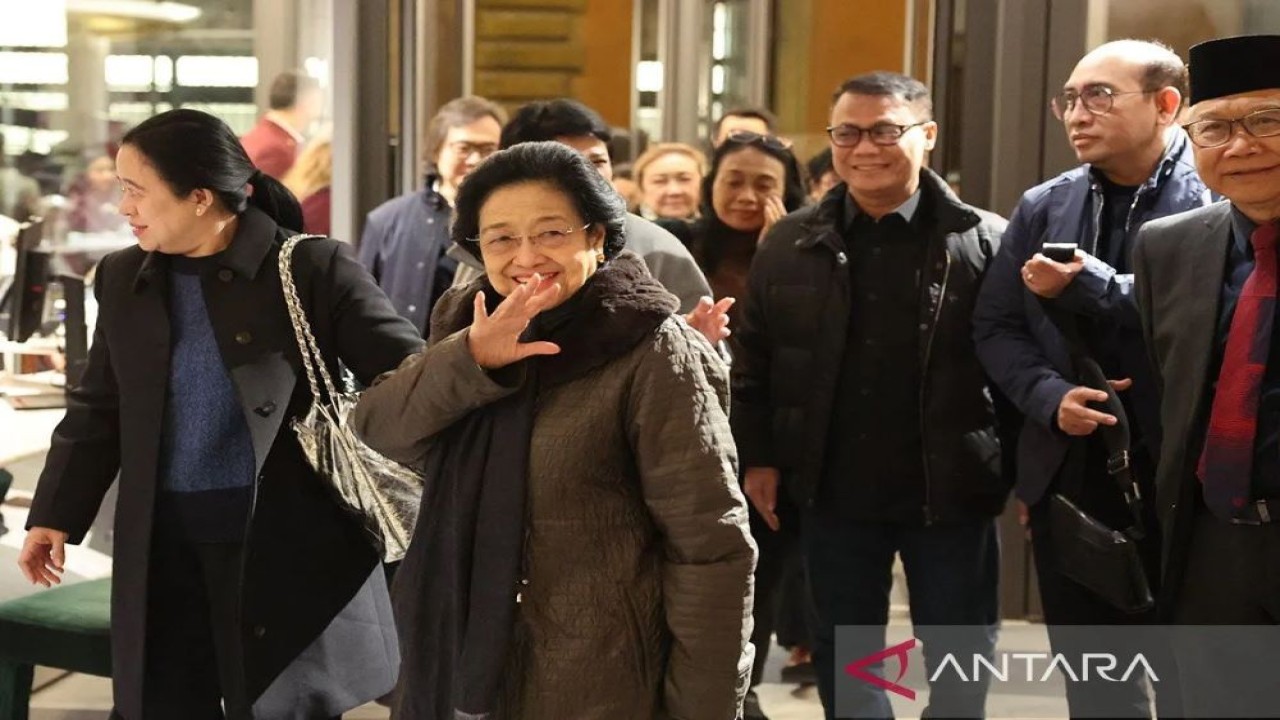 Presiden Kelima RI Megawati Soekarnoputri tiba di Bandara Ciampino Roma, Italia, Jumat (31/1/2025). ANTARA/HO/pri.