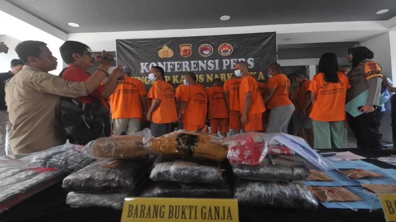 Polres Bogor bersama Direktorat Narkoba Polda Jawa Barat berhasil mengungkap keberadaan laboratorium terselubung atau clandestine laboratory narkotika di wilayah Sentul, Kabupaten Bogor/ist