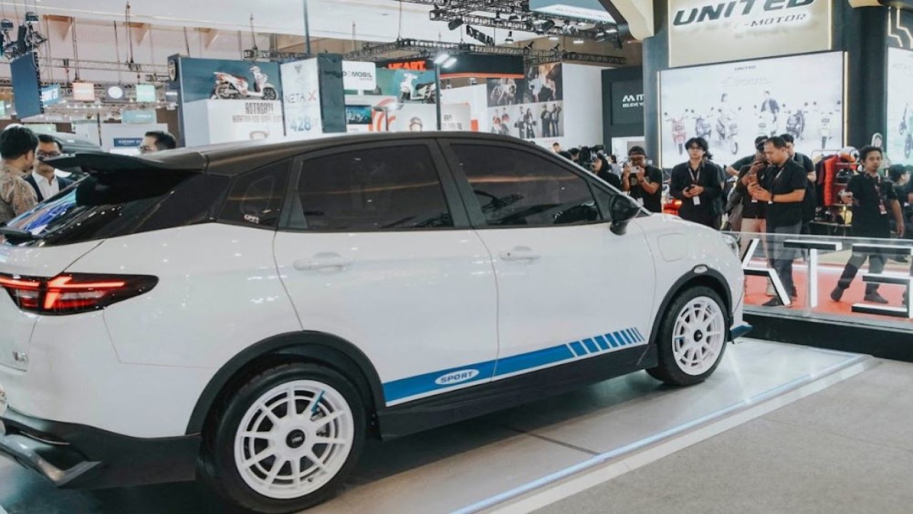 NETA Auto Indonesia berkolaborasi dengan HSR menampilkan NETA V-II Urban Sports Concept di IIMS 2025. (Foto: Adiantoro/NTV)