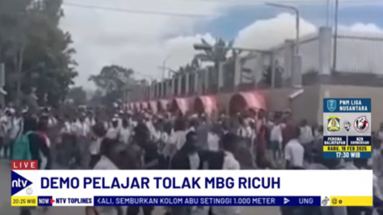 Aksi unjuk rasa tolak makan bergizi gratis yang dilakukan ribuan pelajar di Papua diwarnai kericuhan