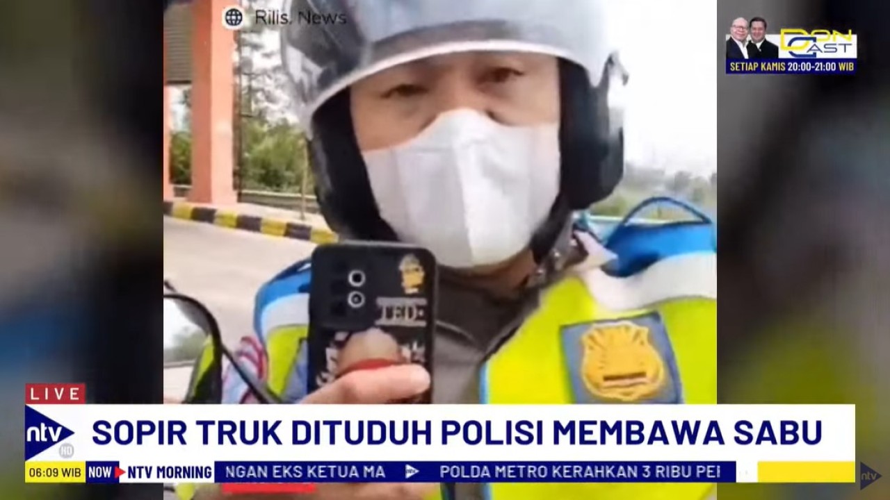 Polisi menjelaskan jika kecurigaan terhadap sopir tersebut muncul karena mobil truk yang dibawanya dalam keadaan tertutup rapat.