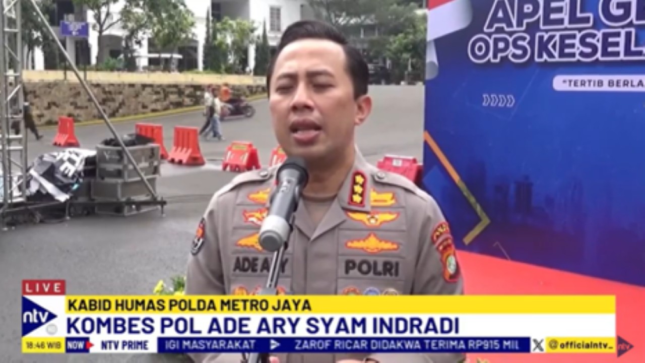 Kabid Humas Polda Metro Jaya Kombes Pol Ade Ary Syam Indradi memberikan keterangan pers terkait sidang kode etik profesi Polri terkait penyalahgunaan wewenang yang menyeret mantan Kasatreskrim Polres Jakarta Selatan, AKBP Bintoro dan empat anggota Polri lainnya.