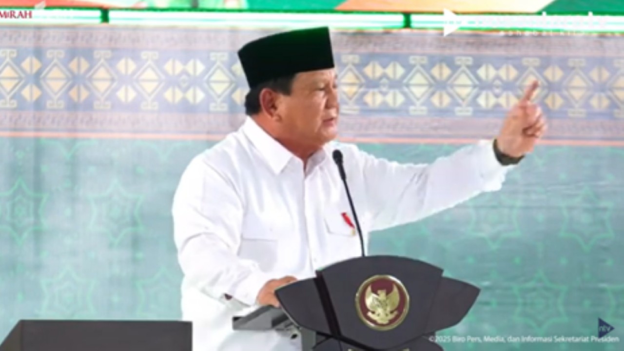 Presiden Prabowo Subianto berpidato di Kongres XVIII Muslimat NU di Jatim Expo, Surabaya, Senin (10/2/2025).