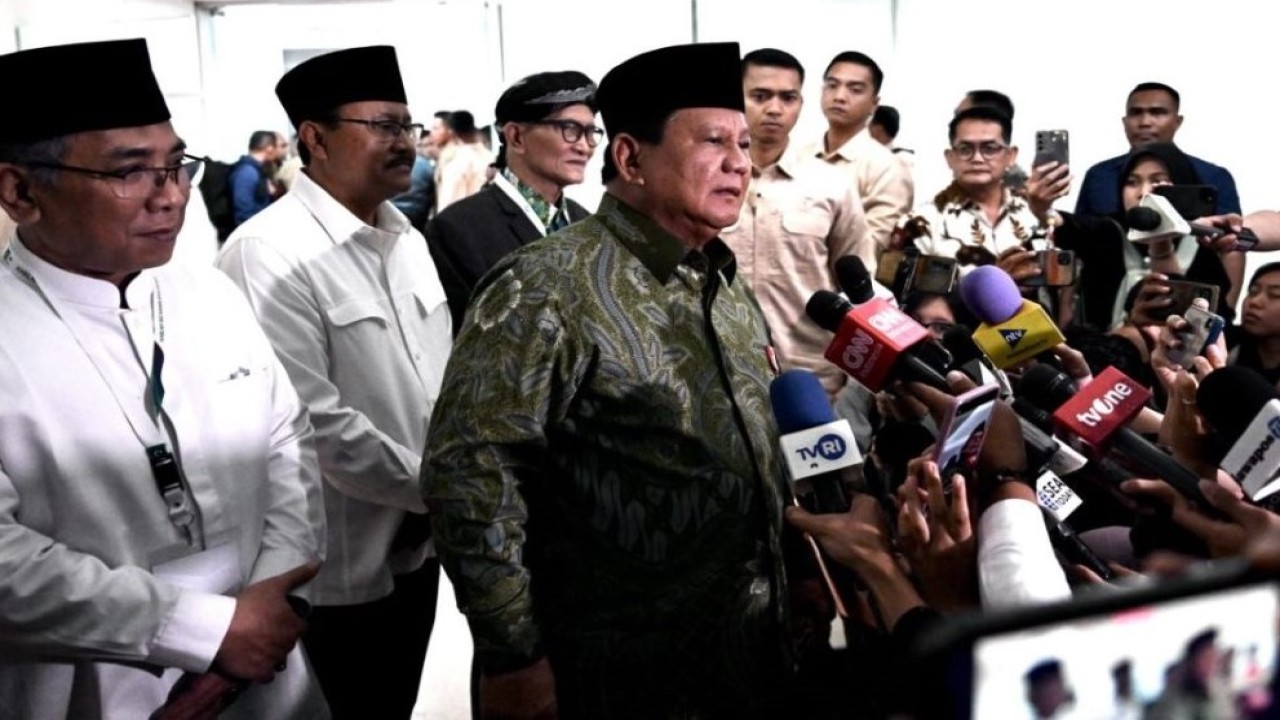 Presiden Prabowo Subianto memberikan keterangan pers kepada awak media usai menghadiri peringatan Hari Lahir (Harlah) ke-102 Nahdlatul Ulama (NU) di Istora Senayan, Jakarta, Rabu, 5 Februari 2025. (Foto: BPMI Setpres/Cahyo)