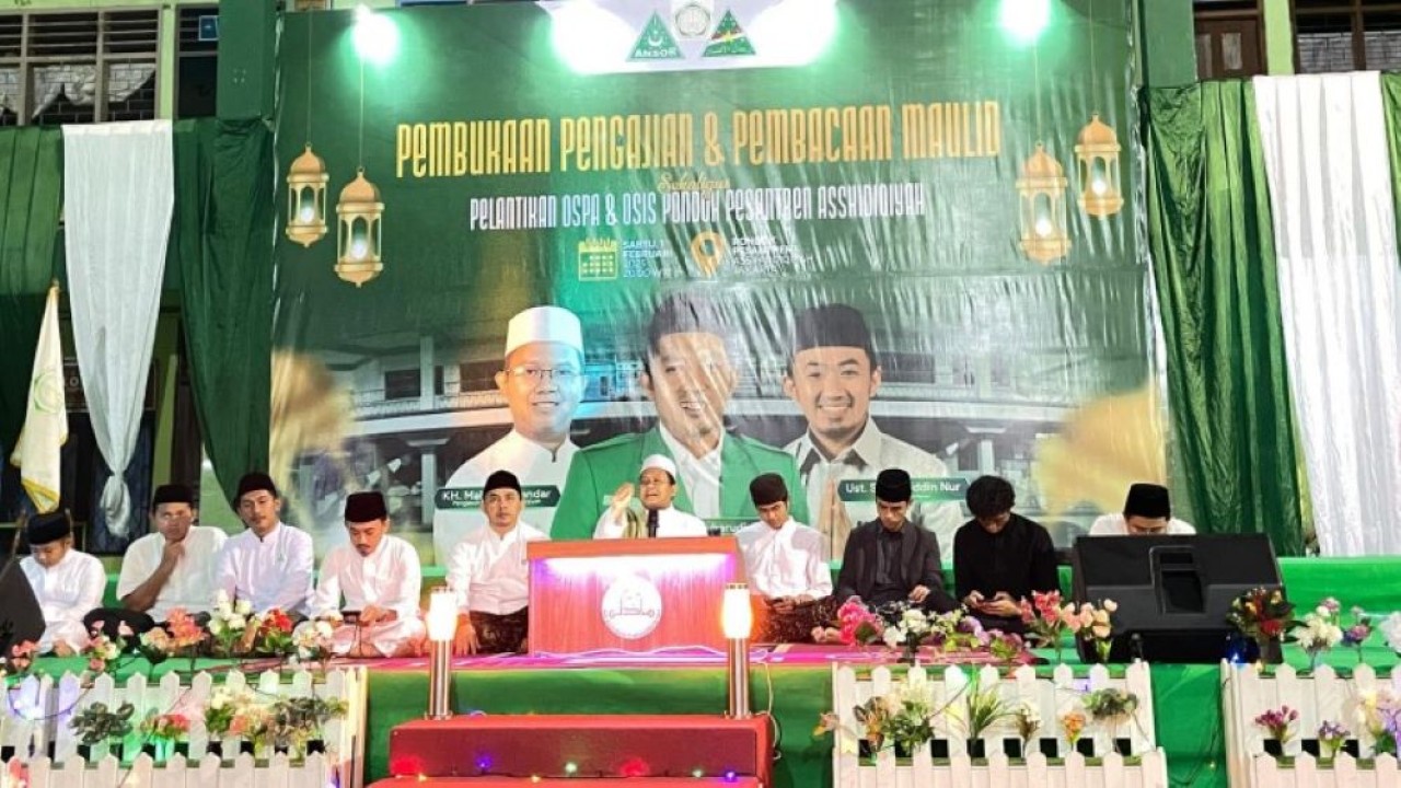 Majelis Dzikir dan Shalawat (MDS) Rijalul Ansor Pimpinan Pusat menggelar pembukaan pengajian bulanan bersama para alim ulama muda dan influencer di Pondok Pesantren Asshiddiqiyah Jakarta, asuhan KH. Mahrus Iskandar, Sabtu (1/2/2025).