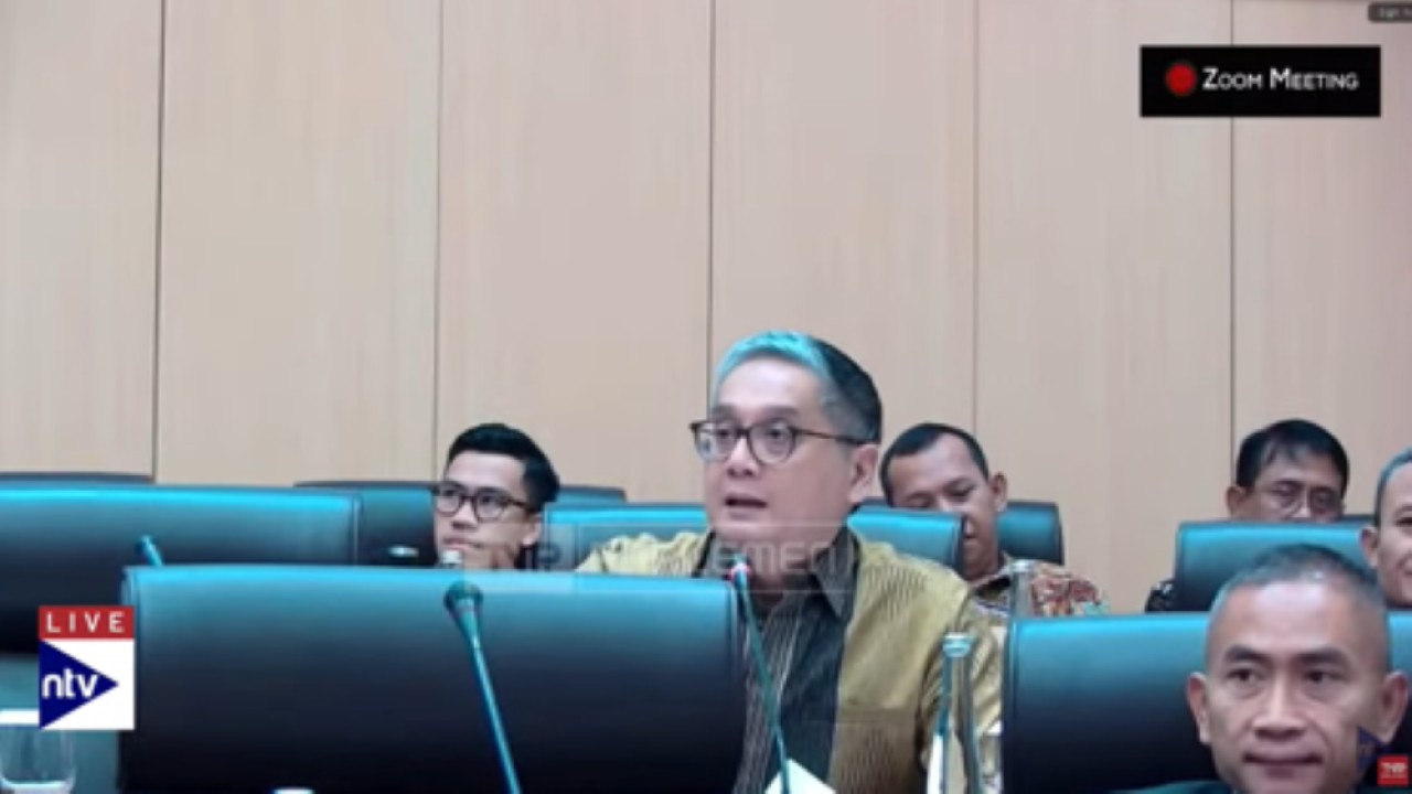 Anggota Komisi VII DPR RI, Putra Nababan saat RDP dengan BSN, LPP RRI, LPP TVRI dan LKBN Antara