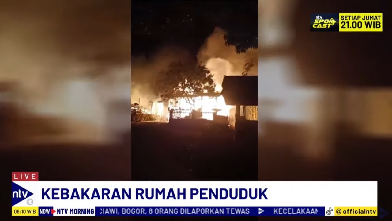 Api yang mengamuk mengakibatkan empat rumah hangus terbakar di Desa Bontobuddung, Kecamatan Tompobulu, Kabupaten Gowa, Sulawesi Selaatan.