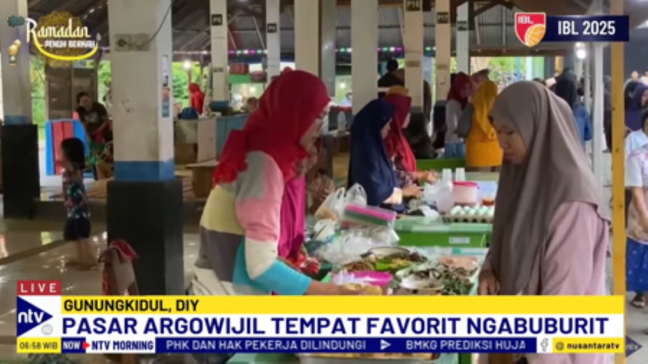 Pasar Argowijil menjadi tempat favorit bagi masyarakat Kabupaten Gunung Kidul untuk ngabuburit setiap ramadhan.