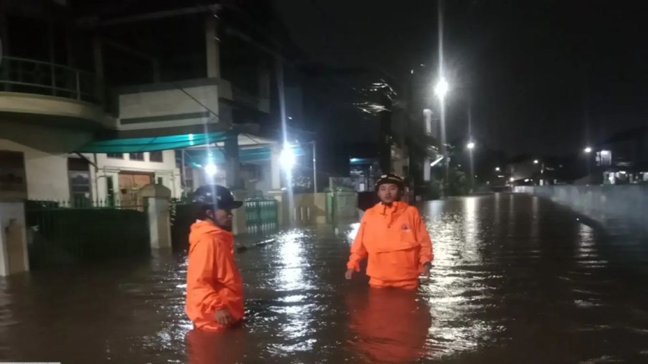 Banjir yang melanda Kota Tangerang Selatan, Banten, Selasa (4/3/2025). (Foto: Istimewa/BPBD Kabupaten Tangerang)