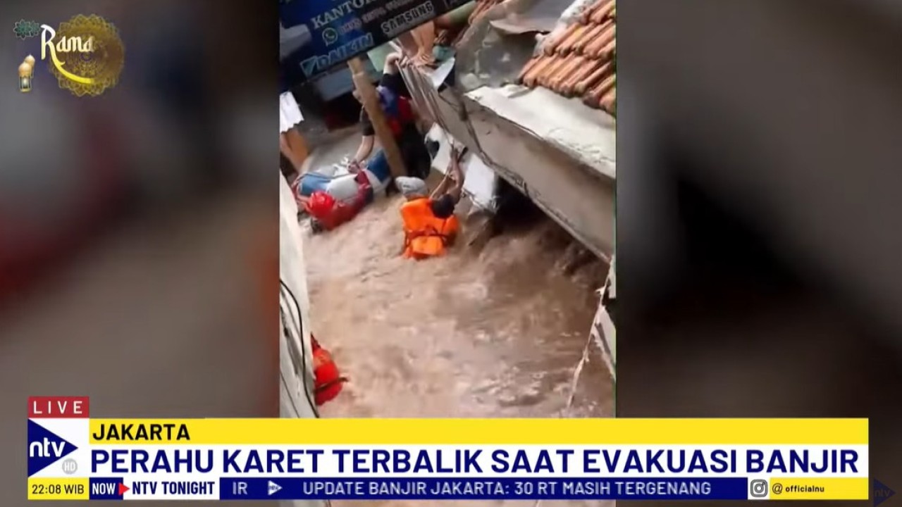 Seorang bocah berusia 3 tahun meninggal dunia setelah terbawa arus banjir saat proses evakuasi.