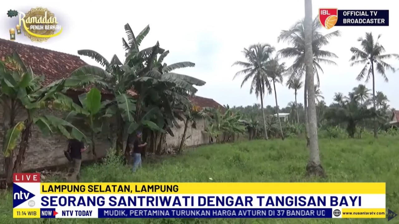 Penemuan seorang bayi laki-laki yang baru saja lahir di area kebun belakang asrama putri Pondok Pesantren.