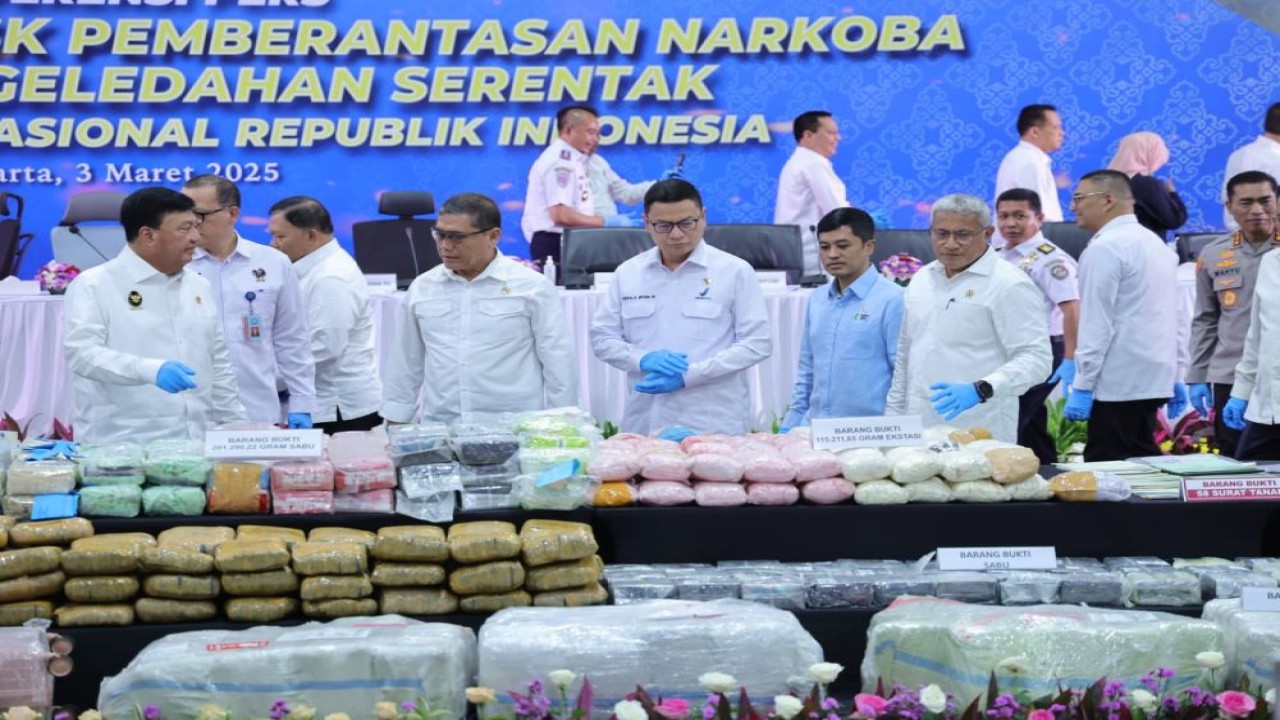 Kepala BPOM RI Taruna Ikrar mendampingi Menko Polhukam Budi Gunawan dalam konferensi pers di Kantor BNN, Jakarta Timur, Senin (3/2/2025)/Foto: Istimewa