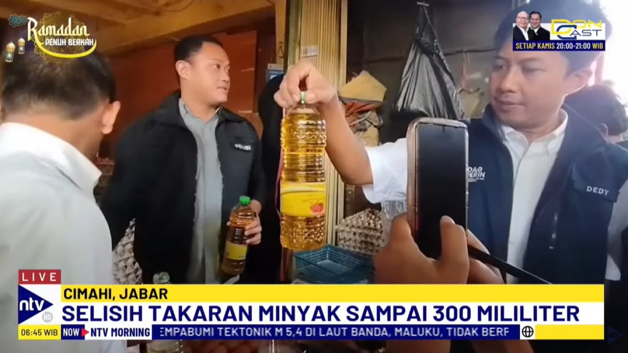 Petugas kembali menemukan beberapa kemasan MinyaKita tidak sesuai dengan takaran yang tertera pada label kemasan.