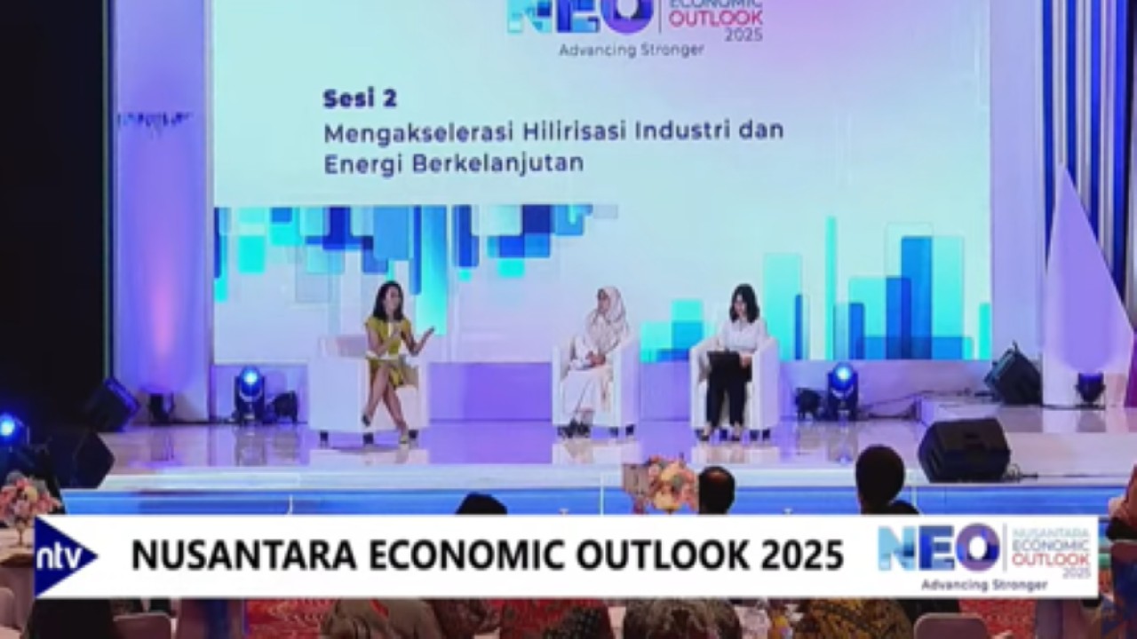 Ketua Tim Kerja Dekarbonisasi Industri Pusat Industri Hijau Kementerian Perindustrian RR. Sri Gadis Pari Bekti hadir sebagai narasumber dalam forum diskusi Nusantara Economic Outlook 2025 di Ballroom Nusantara, NT Tower, Jakarta.