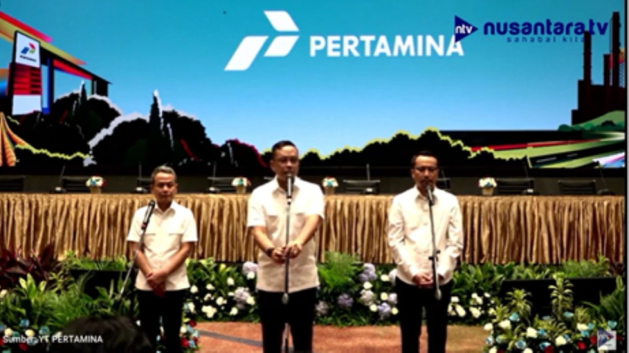 Direktur Utama (Dirut) PT Pertamina (Persero) Simon Aloysius Mantiri pada konferensi pers di Graha Pertamina, Jakarta, Senin (3/3/2025).