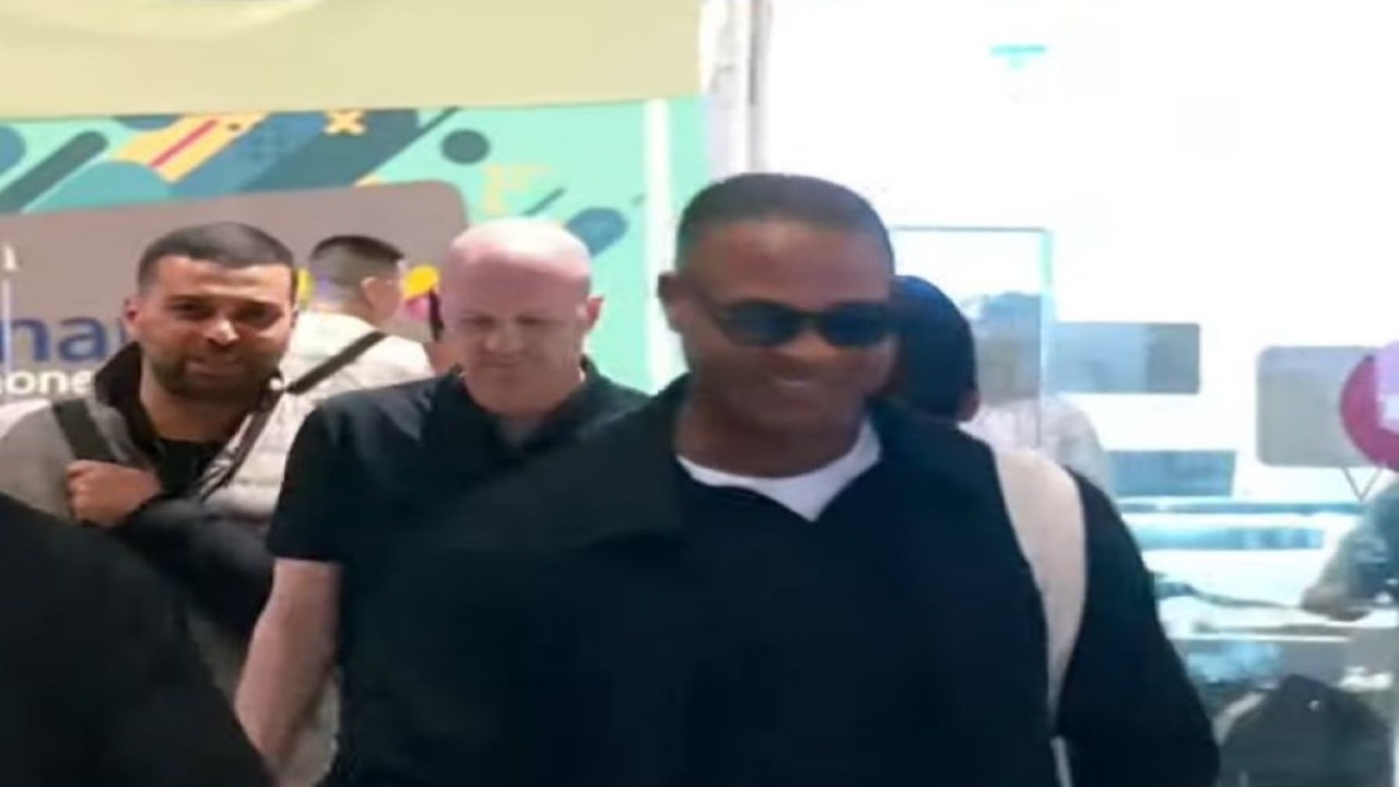 Pelatih Timnas Indonesia Patrick Kluivert mendarat di Bandara Soekarno Hatta, Minggu (9/3/2025).