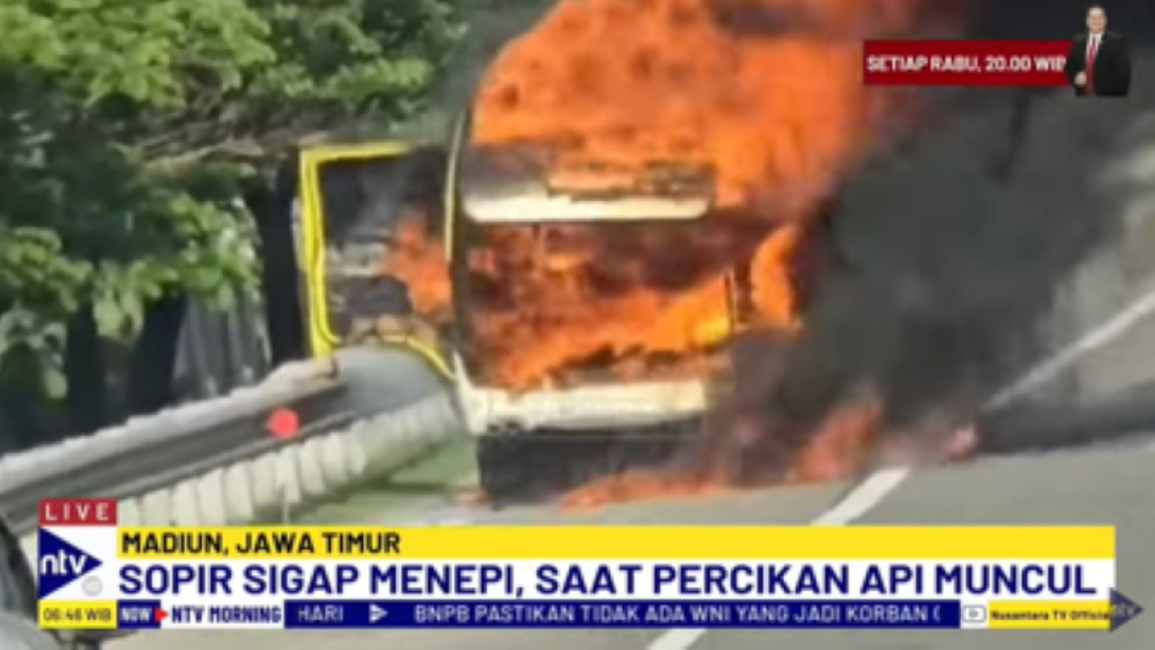 Mobil berpenumpang enam orang yang hendak silaturahmi Lebaran ludes terbakar di Tol Ngawi-Kertosono