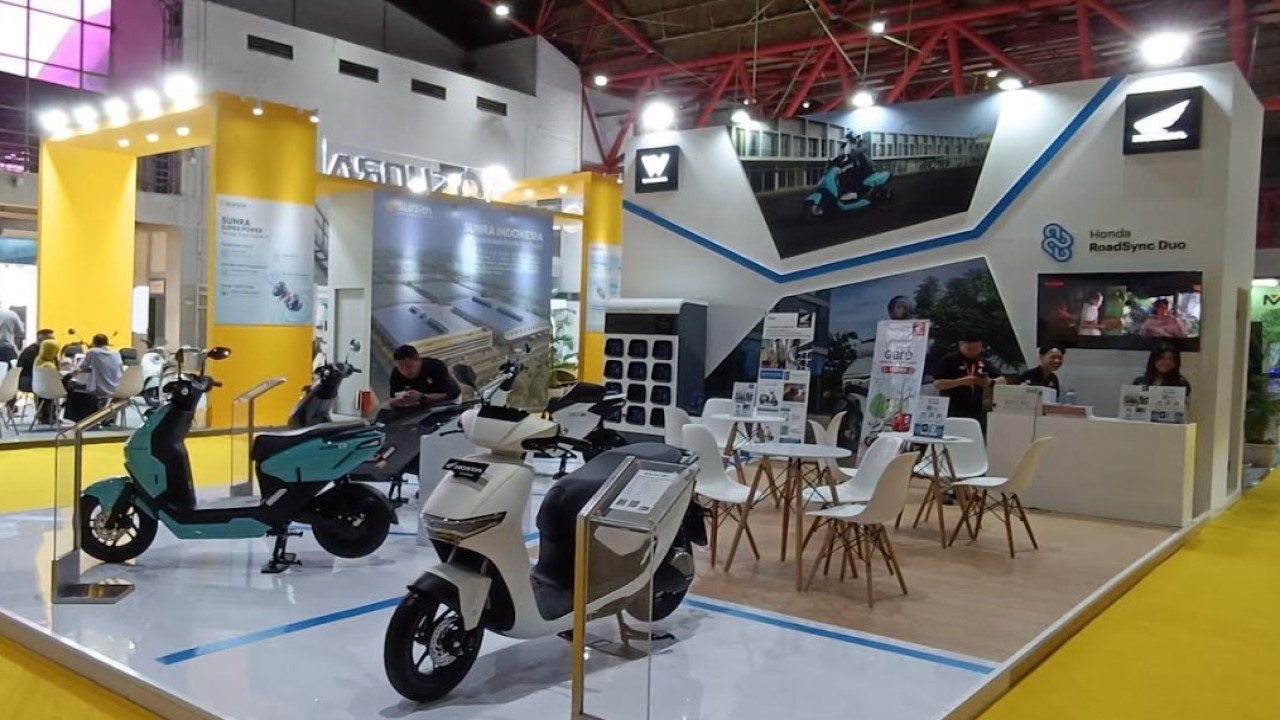 PT Wahana Makmur Sejati menghadirkan empat motor listrik Honda di PEVS 2025. (Foto: Adiantoro/NTV)