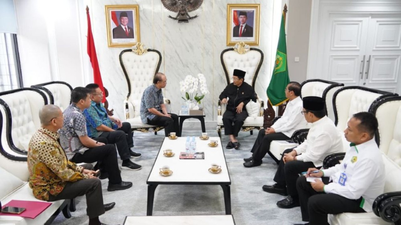 Menag Nasaruddin Umar menerima kunjungan keluarga besar WALUBI di Kantor Pusat Kementerian Agama, Jalan Lapangan Banteng, Jakarta.