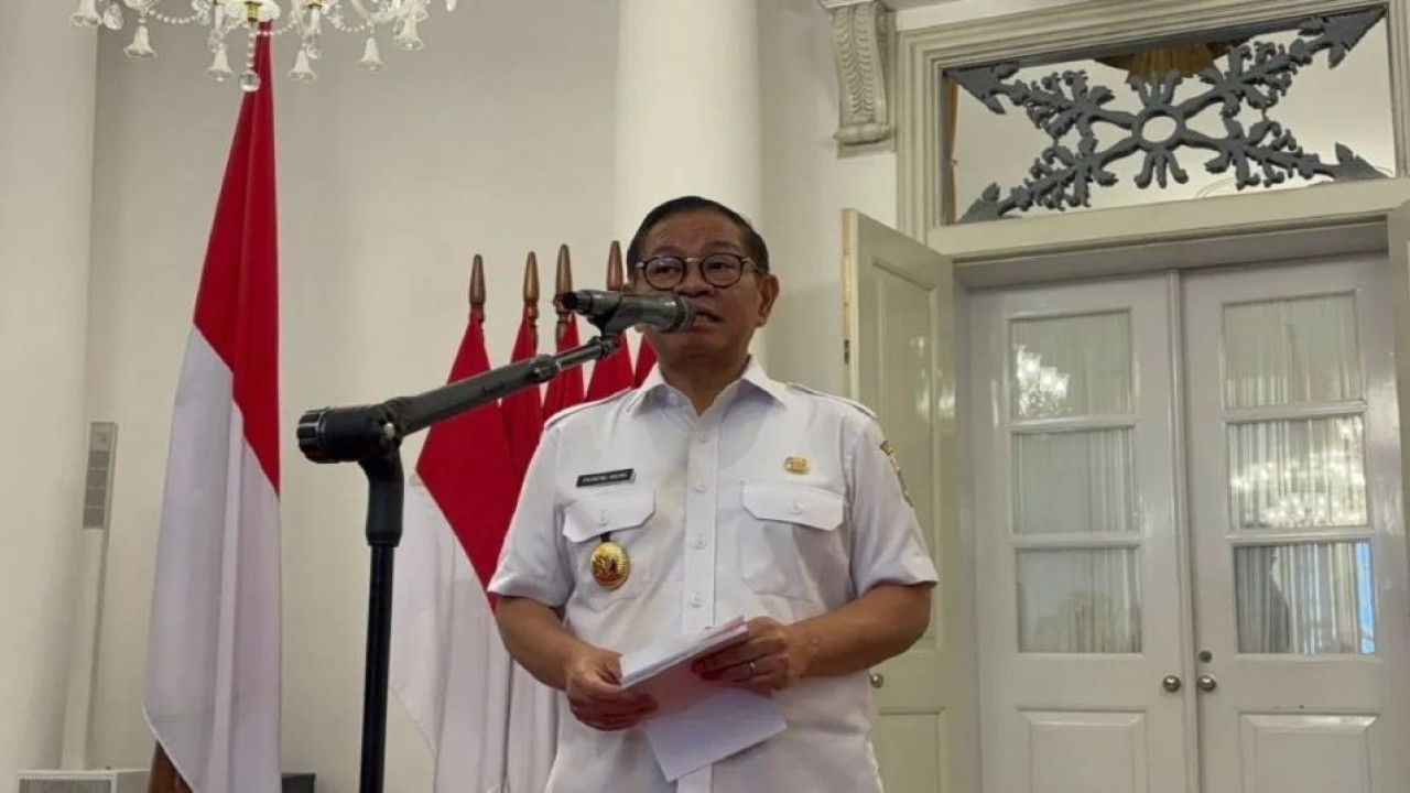Gubernur Daerah Khusus Jakarta Pramono Anung Wibowo di Balai Kota Jakarta, Rabu (23/4/2025). (Foto: ANTARA/Lifia Mawaddah Putri)
