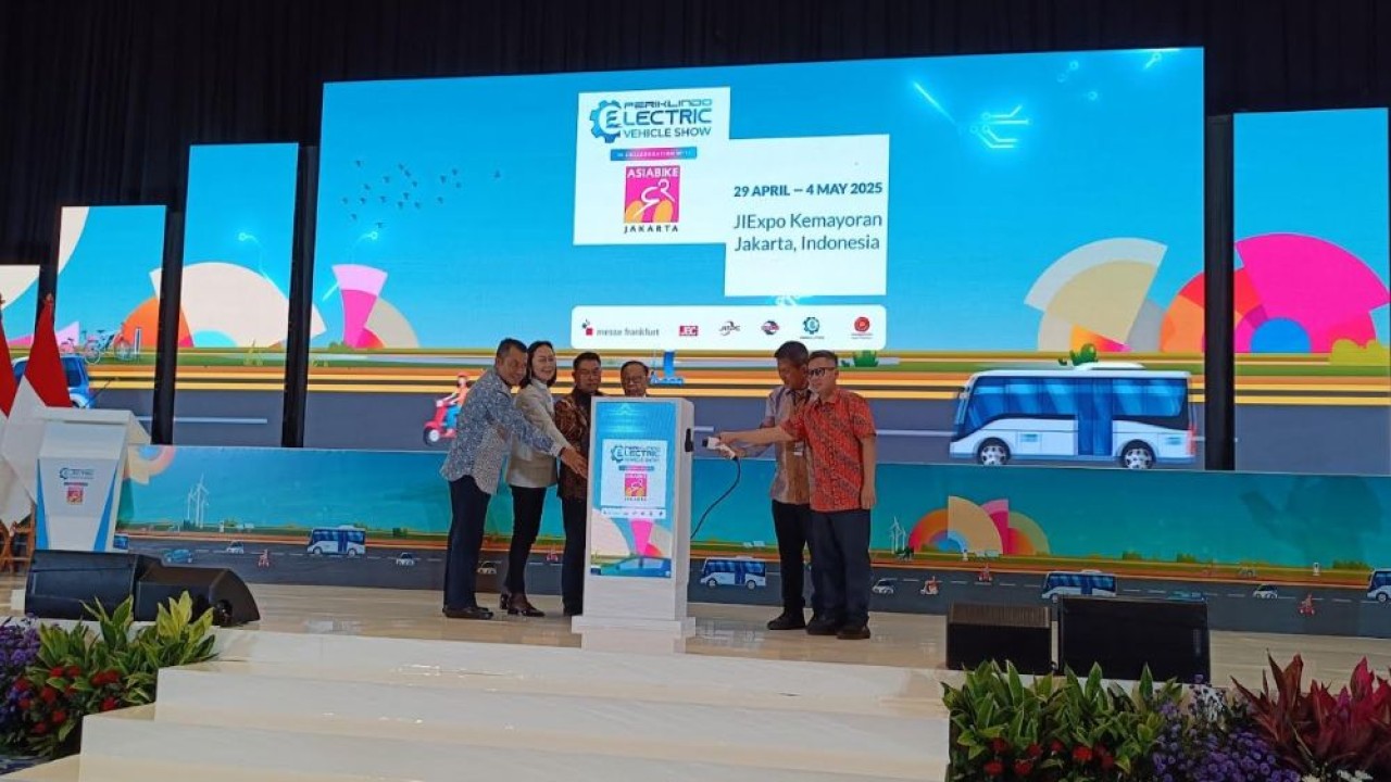 PEVS 2025 resmi digelar dan diikuti lebih dari 143 merek baik dari dalam maupun luar negeri. (Foto: Adiantoro/NTV)