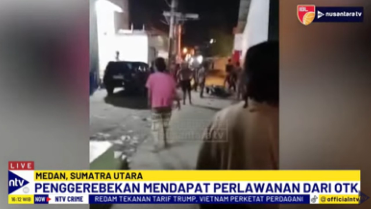 Dua unit motor milik personel kepolisian dibakar orang tak dikenal saat penggerebekan rumah pengedar narkoba di Belawan, Medan, Sumut