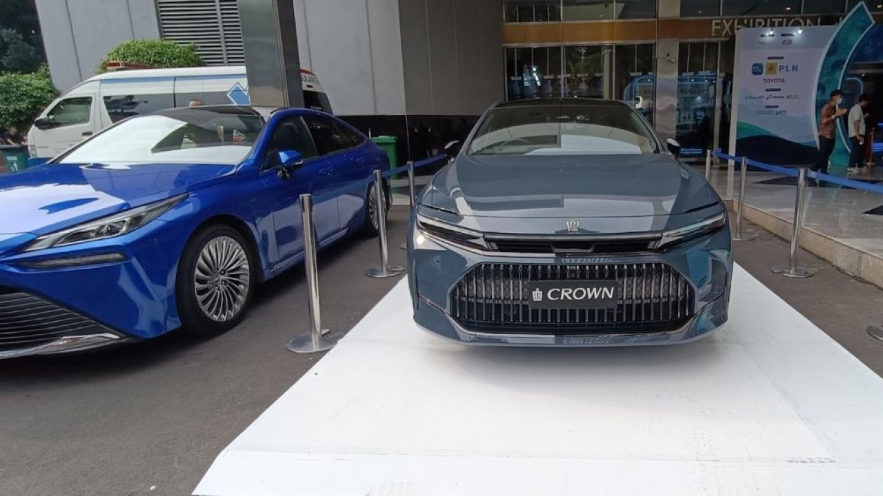 Toyota Crown FCEV hadir di event Global Hydrogen Ecosystem Summit and Exhibition 2025, di JCC, Kompleks Gelora Bung Karno, Senayan, Jakarta, pada 15-17 April. (Foto: Adiantoro/NTV)