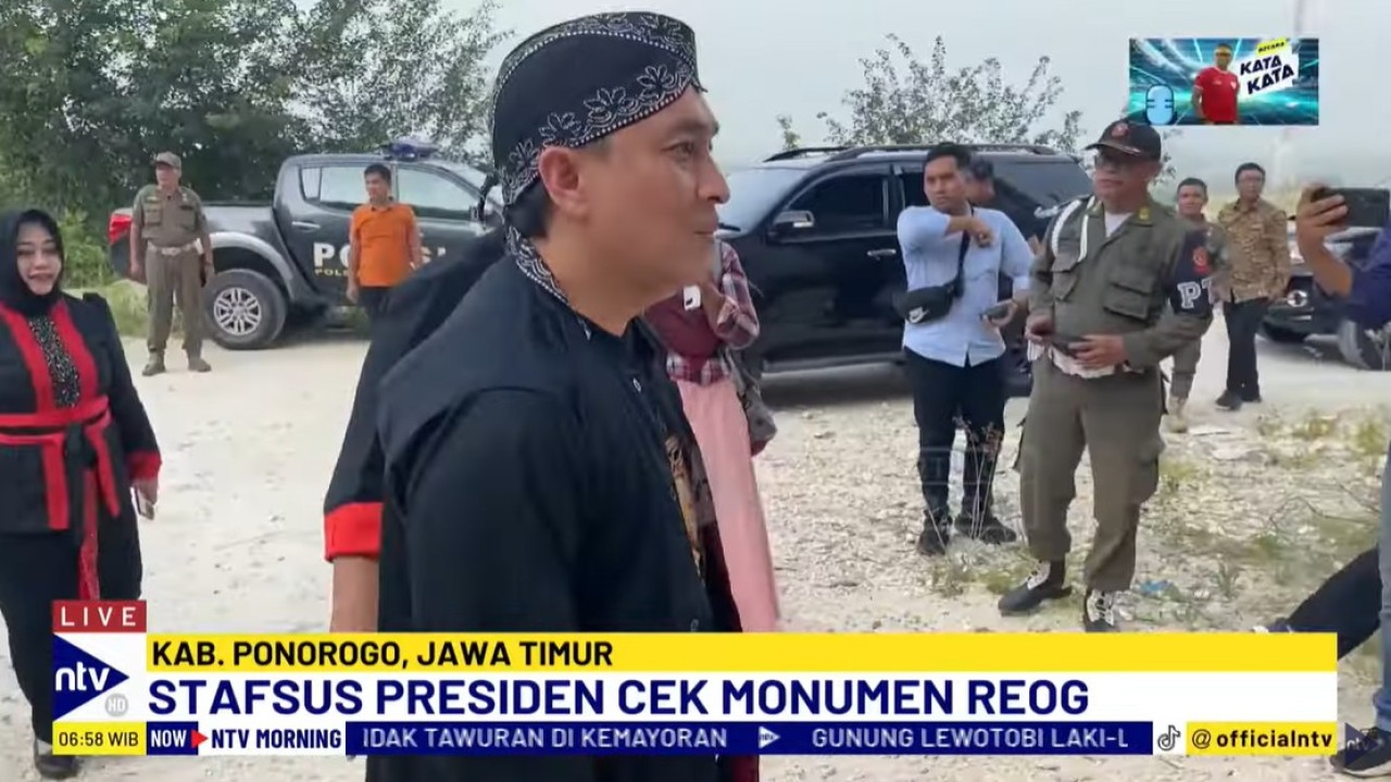 Stafsus Presiden Bidang Ekonomi Kreatif, Yovie Widianto, melakukan kunjungan langsung untuk meninjau pembangunan monumen Reog di Ponorogo, Jawa Timur.
