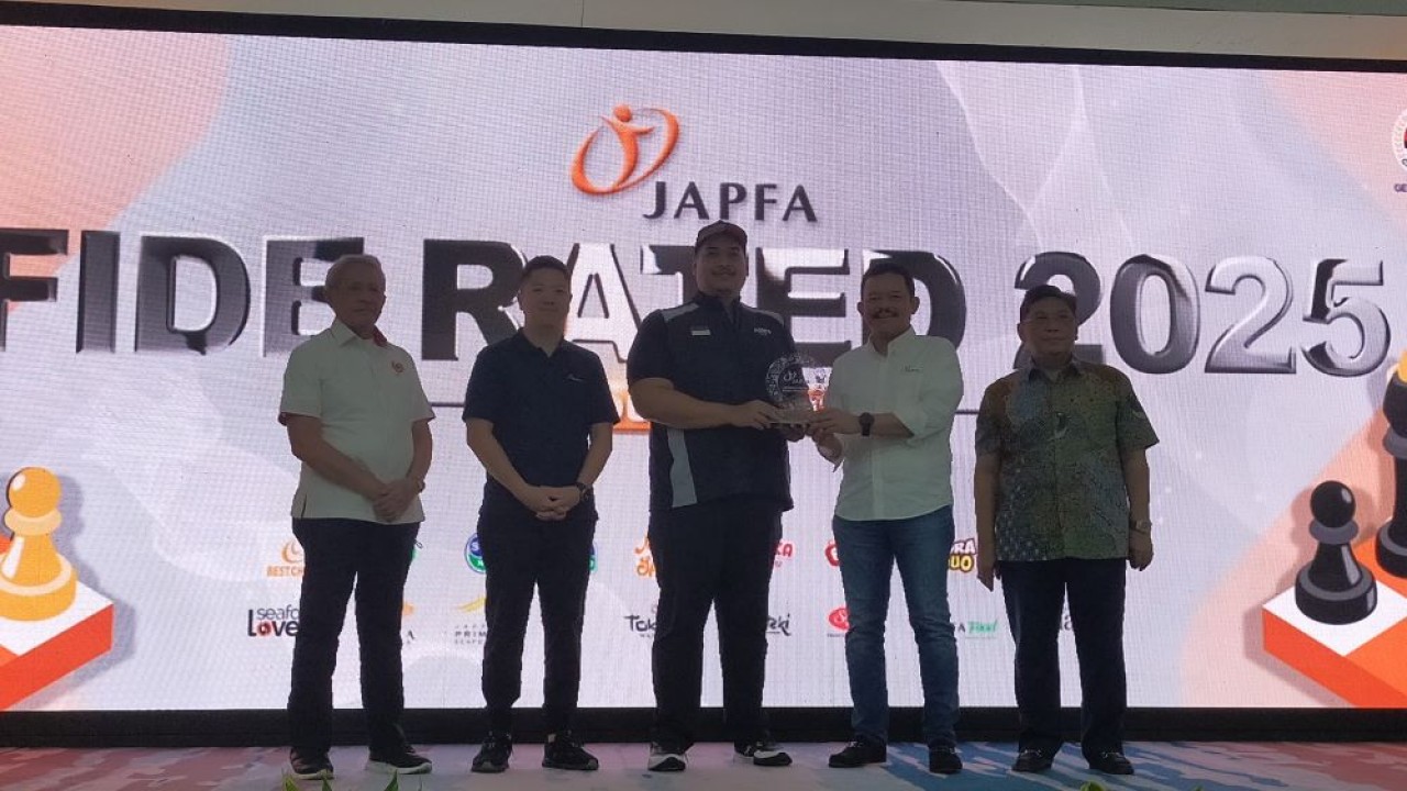 Menpora Dito Ariotedjo bersama Ketua Umum PB Percasi, GM Utut Adianto, COO Downstream Operation Japfa, Irvan Kolonas, Corporate Affairs Director Japfa, Rachmat Indrajaya dan perwakilan KONI Pusat saat membuka Japfa FIDE Rated Chess Tournament 2025